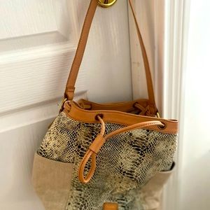 Lovely clean, hardly used Fossil handbag. Bucket shape! Holds loads!